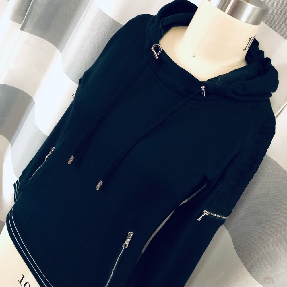 ME Nova black hoodie with zipper pockets and lined hoodie